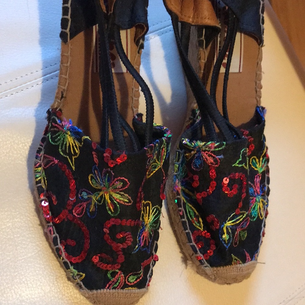 New Wedge Shoes - Picture 2 of 5